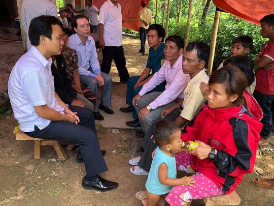 Đang chạy xe, 2 thanh niên bị sét đánh chết - Ảnh 1.