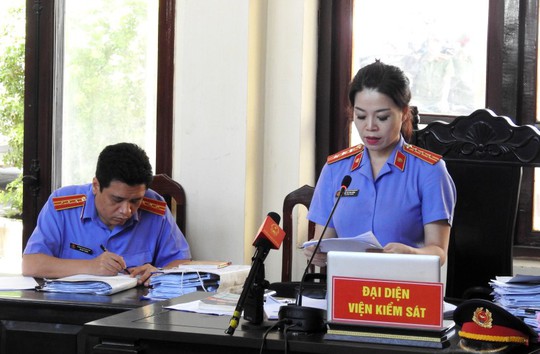 VKS nói về việc cựu giám đốc Bệnh viện Đa khoa Hòa Bình xuất cảnh - Ảnh 2. VKS nói về việc cựu giám đốc Bệnh viện Đa khoa Hòa Bình xuất cảnh - Ảnh 2.