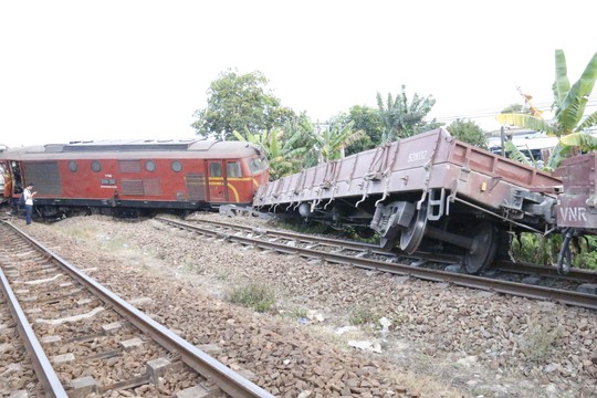 2 tàu tông nhau trực diện: Công an lấy lời khai lái tàu - Ảnh 3.