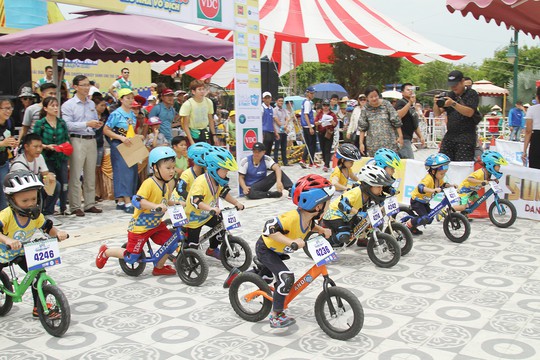 Cậu bé Đà Nẵng giành 3 chức vô địch Cua-rơ nhí xuyên Việt tại 3 miền - Ảnh 1. Cậu bé Đà Nẵng giành 3 chức vô địch Cua-rơ nhí xuyên Việt tại 3 miền - Ảnh 1.