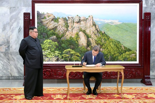 Mỹ hoãn trừng phạt Triều Tiên, chờ tin từ Bàn Môn Điếm - Ảnh 1.