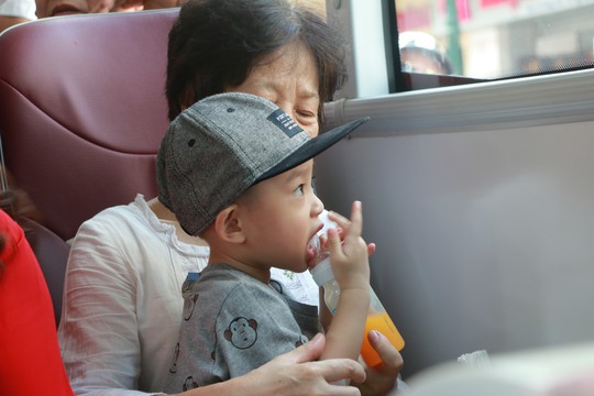 300.000-650.000 đồng để trải nghiệm, ngắm Hà Nội từ trên xe buýt 2 tầng - Ảnh 8.