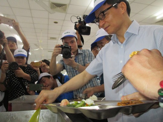 Phó Thủ tướng Vũ Đức Đam ăn cơm công nhân hơn 15.000 đồng/suất - Ảnh 4.