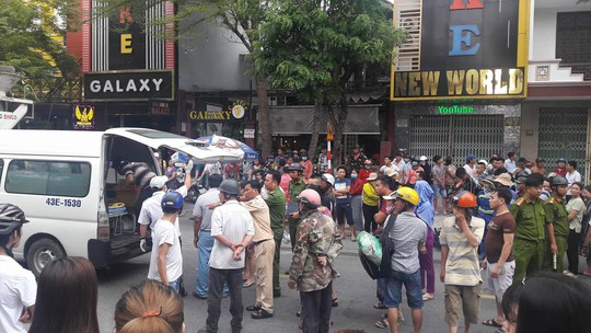 Tránh xe taxi, cháu trai 8 tuổi chết thảm dưới gầm xe bồn - Ảnh 1.