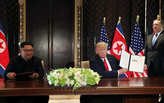 Thượng đỉnh Mỹ - Triều: Ông Trump nhượng bộ quá nhiều? - Ảnh 1. Thượng đỉnh Mỹ - Triều: Ông Trump nhượng bộ quá nhiều? - Ảnh 1.