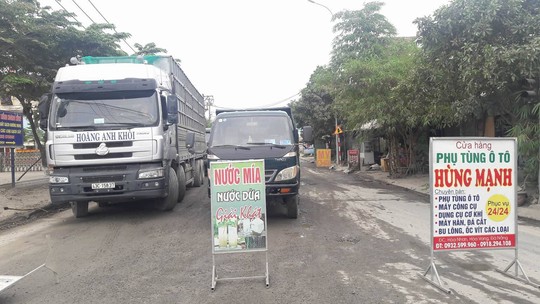 Đà Nẵng: Người dân tiếp tục chặn xe tải phá nát đường, gây ô nhiễm - Ảnh 2.