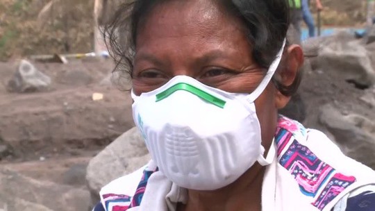 Guatemala: Một mình tìm 50 người thân bị núi lửa chôn vùi - Ảnh 1. Guatemala: Một mình tìm 50 người thân bị núi lửa chôn vùi - Ảnh 1.