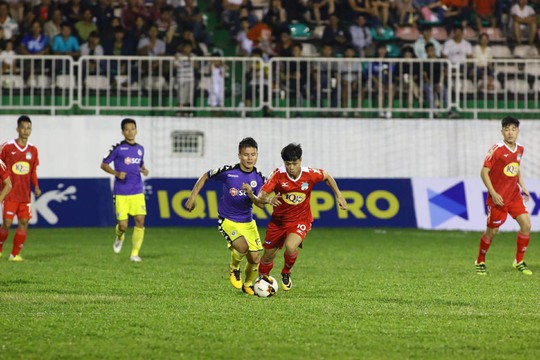 V-League vào giai đoạn căng sức mà đá - Ảnh 1. V-League vào giai đoạn căng sức mà đá - Ảnh 1.