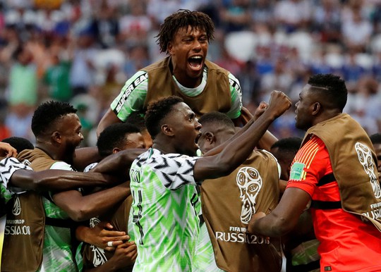 Tan tác Iceland, đại bàng xanh Nigeria tung cánh - Ảnh 9.
