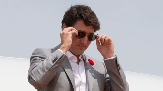 Vì 2 cặp kính mát, thủ tướng Canada bị phạt - Ảnh 1.