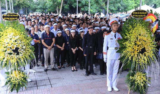 Nguyên Chủ tịch nước Trương Tấn Sang tiễn biệt GS Phan Huy Lê - Ảnh 3.