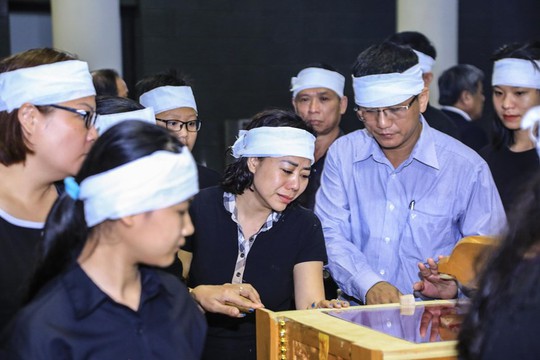 Nguyên Chủ tịch nước Trương Tấn Sang tiễn biệt GS Phan Huy Lê - Ảnh 8.