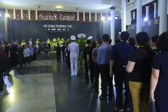 Nguyên Chủ tịch nước Trương Tấn Sang tiễn biệt GS Phan Huy Lê - Ảnh 29.