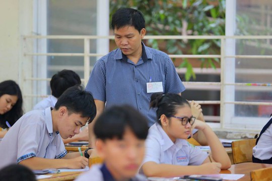 Đề toán đưa tình huống trả tiền ở siêu thị, có thí sinh bật khóc - Ảnh 4.