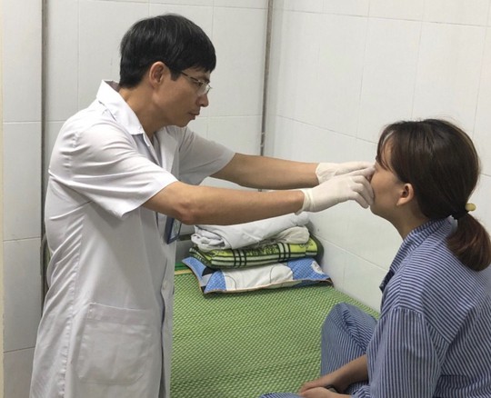 Cô gái 23 tuổi bị hoại tử mũi sau tiêm filler tại một spa - Ảnh 3. Cô gái 23 tuổi bị hoại tử mũi sau tiêm filler tại một spa