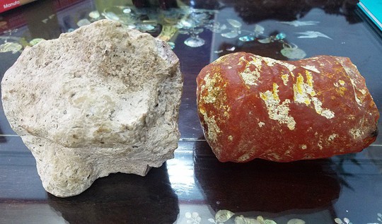 KỲ LẠ: Hai viên đá thơm như nước hoa, 5 tỉ chưa bán - Ảnh 1.
