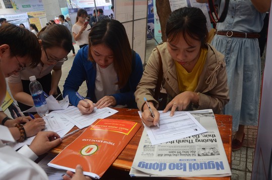 Gần 100 doanh nghiệp tham gia ngày hội việc làm tại Đà Nẵng - Ảnh 3. Gần 100 doanh nghiệp tham gia ngày hội việc làm tại Đà Nẵng - Ảnh 3.