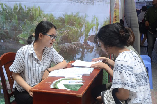 Gần 100 doanh nghiệp tham gia ngày hội việc làm tại Đà Nẵng - Ảnh 5. Gần 100 doanh nghiệp tham gia ngày hội việc làm tại Đà Nẵng - Ảnh 5.