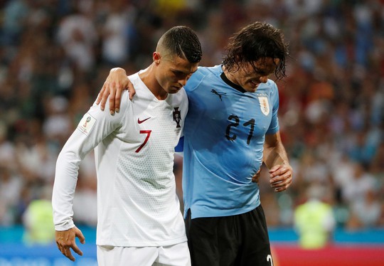 Cavani tiễn Ronaldo về nước - Ảnh 8. Cavani tiễn Ronaldo về nước - Ảnh 8.