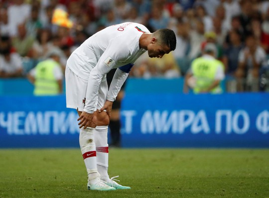 Cavani tiễn Ronaldo về nước - Ảnh 10. Cavani tiễn Ronaldo về nước - Ảnh 10.