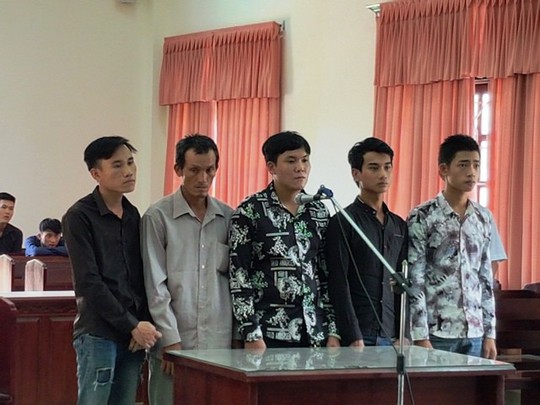 Cha mâu thuẫn, gọi con trai đến đánh người trọng thương - Ảnh 1. Cha mâu thuẫn, gọi con trai đến đánh người trọng thương - Ảnh 1.