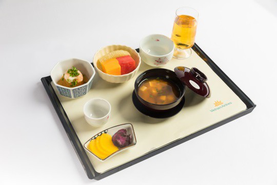 Khám phá suất ăn Nhật trên các chuyến bay của Vietnam Airlines - Ảnh 2.