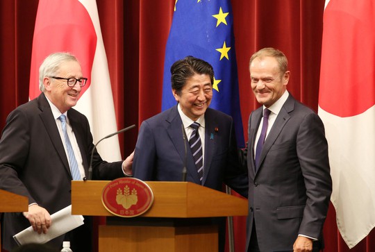 Nhật - EU ký thỏa thuận thương mại khủng, đối trọng Mỹ - Ảnh 1.
