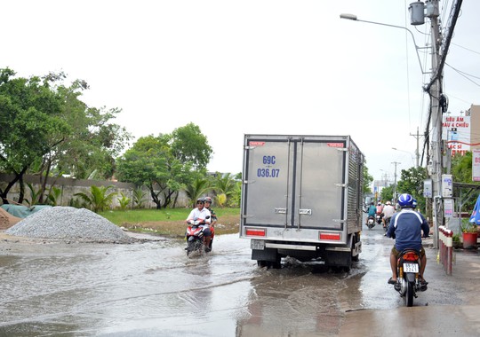 Dân TP Cà Mau kêu cứu vì đường xuống cấp nghiêm trọng - Ảnh 6.