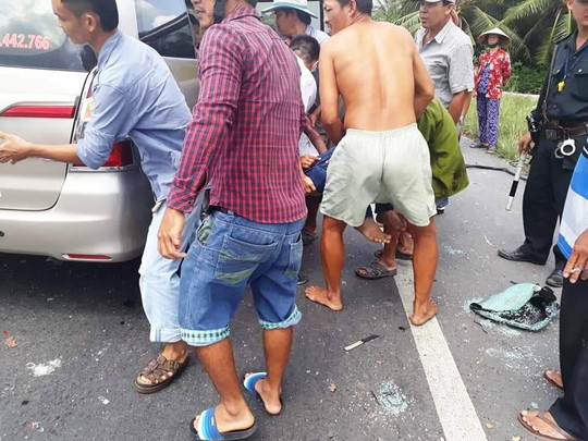 Tai nạn nghiêm trọng trên tuyến tránh Cai Lậy, 9 người bị thương - Ảnh 4.