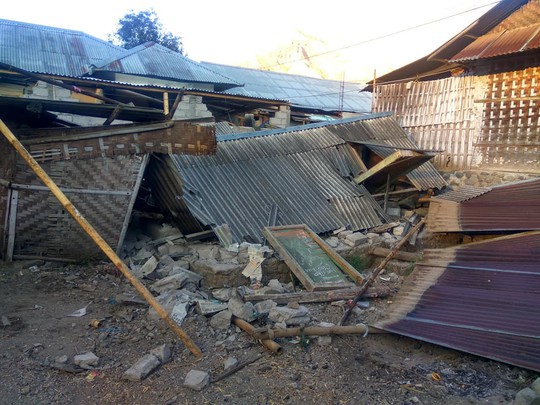Indonesia: Đảo du lịch trúng động đất mạnh, 50 người thương vong - Ảnh 4.