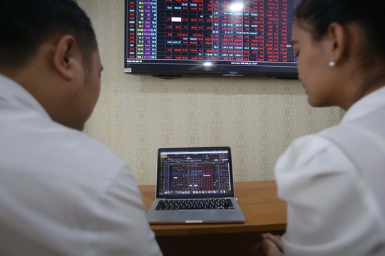 Chứng khoán Việt Nam lại gây sốc, VN-Index mất hơn 41 điểm - Ảnh 1.