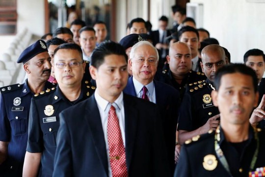 Cựu thủ tướng Malaysia ấm ức vì không được tự bảo vệ - Ảnh 1.