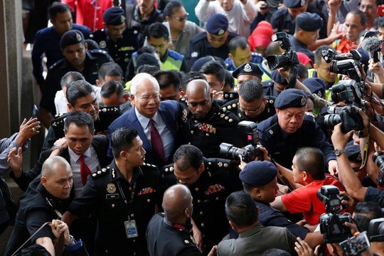 Cựu thủ tướng Malaysia ấm ức vì không được tự bảo vệ - Ảnh 3.