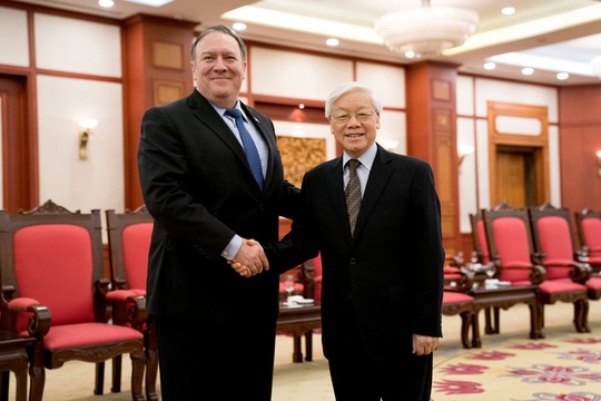 Tổng Bí thư Nguyễn Phú Trọng vui vẻ bắt tay Ngoại trưởng Mỹ Mike Pompeo - Ảnh 5.