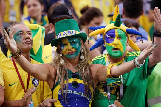 Xe bus chở tuyển thủ Brazil bị ném đá dữ dội tại quê nhà: Tin giả - Ảnh 7.