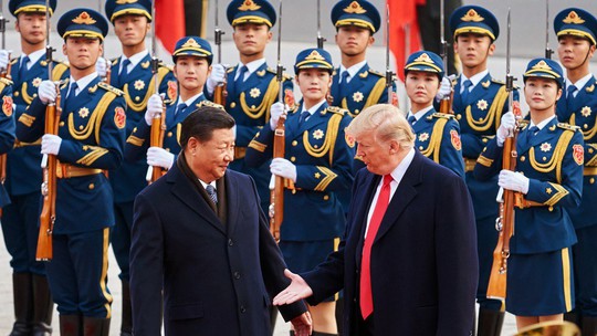 Ông Trump nhắm cú đấm thuế sốc với hàng Trung Quốc - Ảnh 1.
