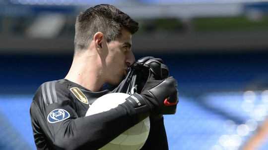 Lôi kéo Hazard đến Real Madrid, Courtois “châm dầu vào lửa” - Ảnh 2.