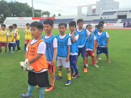 Xem buổi tuyển quân đầu tiên của Học viện bóng đá Juventus Việt Nam - Ảnh 2.
