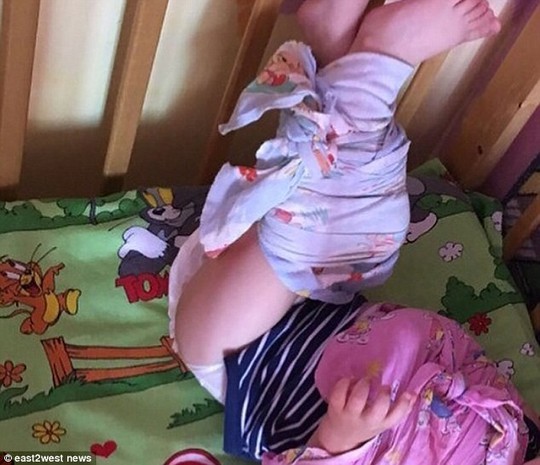 Nga điều tra “nhà trẻ địa ngục” trói các bé vào cũi - Ảnh 2. Nga điều tra “nhà trẻ địa ngục” trói các bé vào cũi - Ảnh 2.