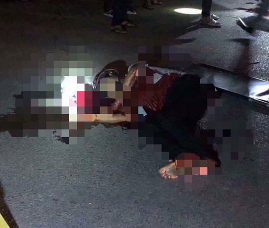 2 nhóm côn đồ nổ súng bắn nhau, người đi đường trúng đạn tử vong - Ảnh 1.