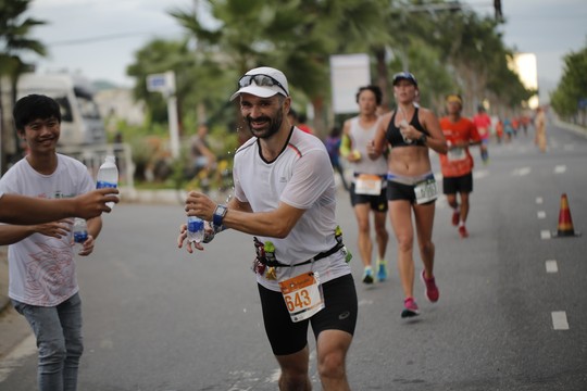 VĐV Suzaki Yuuya về nhất 42 km, cuộc thi Marathon Quốc tế Đà Nẵng - Ảnh 12.