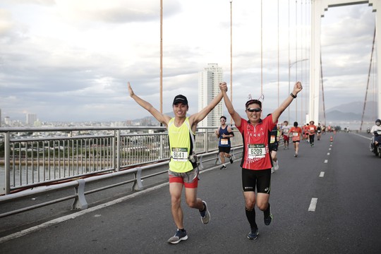 VĐV Suzaki Yuuya về nhất 42 km, cuộc thi Marathon Quốc tế Đà Nẵng - Ảnh 4.