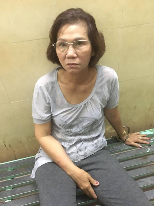 Bat nong 2 phu nu dan canh trom dien thoai o trung tam TP HCM