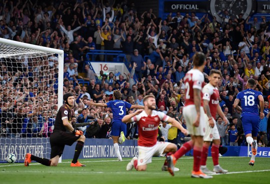 Thua Chelsea, vua săn danh hiệu Emery khởi đầu tệ tại Arsenal - Ảnh 7.