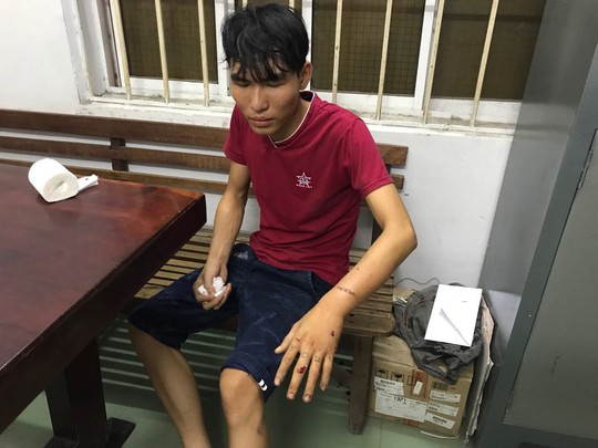 Cảnh sát nổ súng ngăn hơn 60 thanh niên hỗn chiến, ném bom xăng ở Nha Trang 1