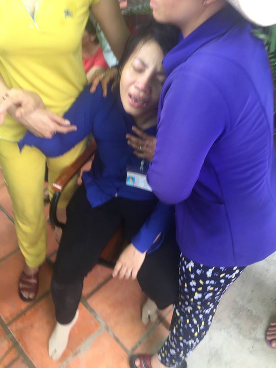 Mẹ ôm thi thể con gái lớp 4 gặp nạn gào khóc thảm thiết - Ảnh 1.