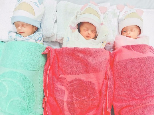 Cứu sống 3 bé sinh 3 non tháng bị suy hô hấp - Ảnh 1.