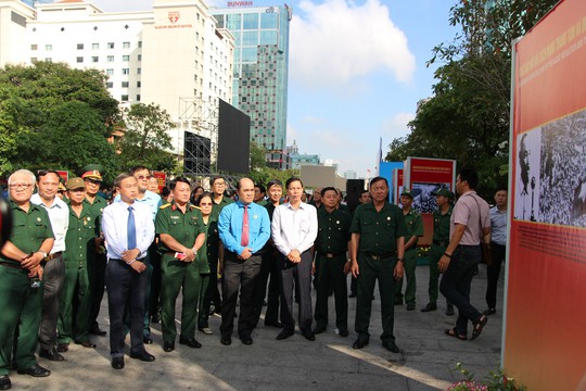 Triển lãm ảnh thành quả Cách mạng Tháng Tám - Ảnh 2.