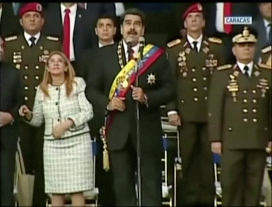 Tổng thống Venezuela Maduro thoát ám sát giữa bài phát biểu - Ảnh 3.