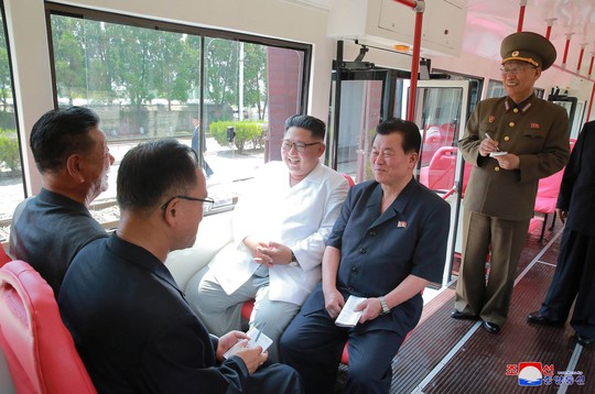 Chuyến thị sát nhiều nụ cười của ông Kim Jong-un - Ảnh 4.